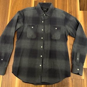 Men’s 18 Waits large, button down, long sleeved flannel shirt. 100% cotton.